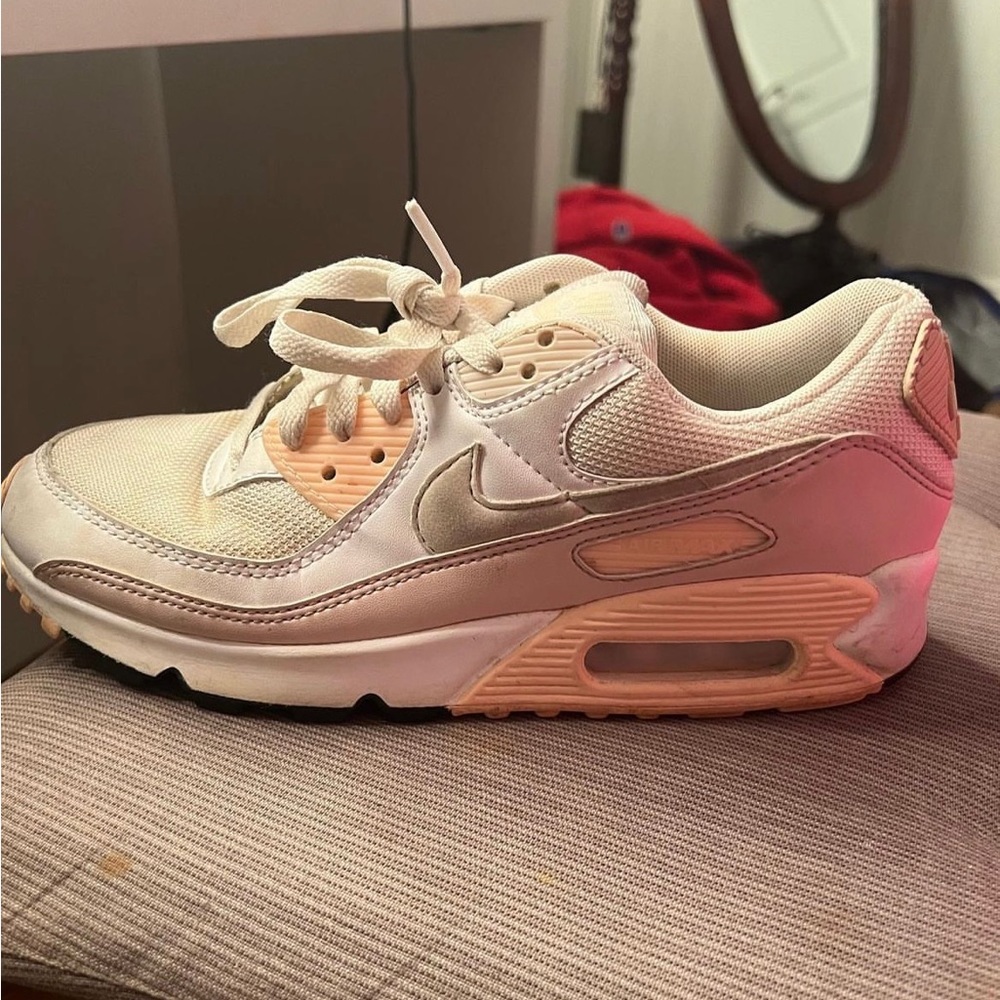 Pink Nike Airmaxes rarely worn